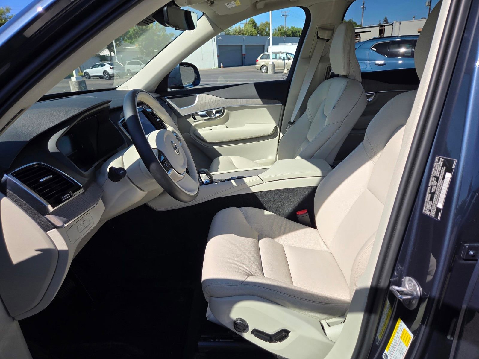 Certified 2025 Volvo XC90 T8 Plus w/ Protection Package Premier AWD/4WD image 13