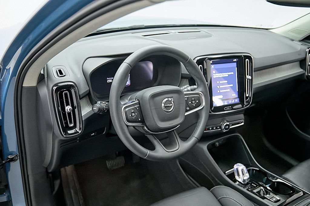 Certified 2024 Volvo XC40 B5 Ultimate w/ Climate Package AWD/4WD image 13
