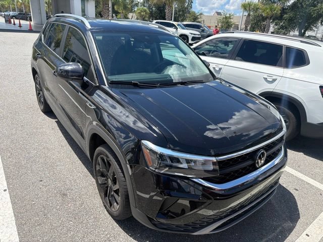 Certified 2023 Volkswagen Taos SE w/ Panoramic Sunroof Package FWD image 4