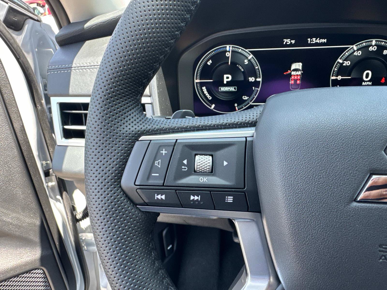 New 2025 Mitsubishi Outlander SEL image 19