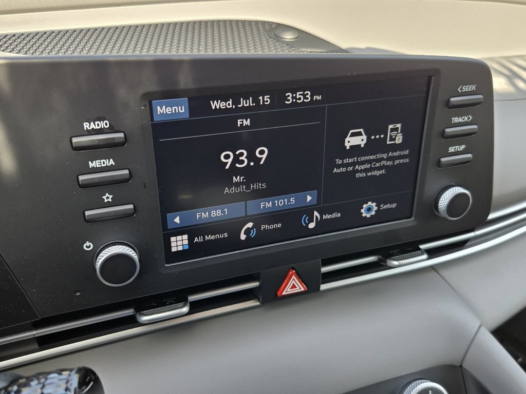 Certified 2026 Hyundai Elantra SE w/ Cargo Package FWD image 17