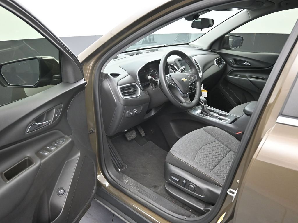Used 2024 Chevrolet Equinox LT image 10
