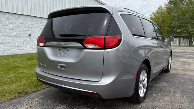 Used 2018 Chrysler Pacifica Touring-L w/ Tire & Wheel Group FWD image 15