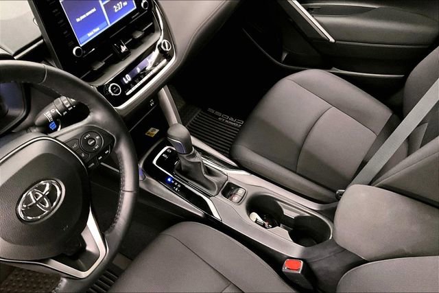 Used 2022 Toyota Corolla Cross LE w/ Moonroof Package image 17