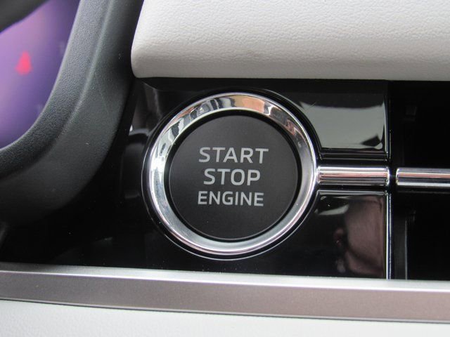 New 2025 Mitsubishi Outlander SE image 19