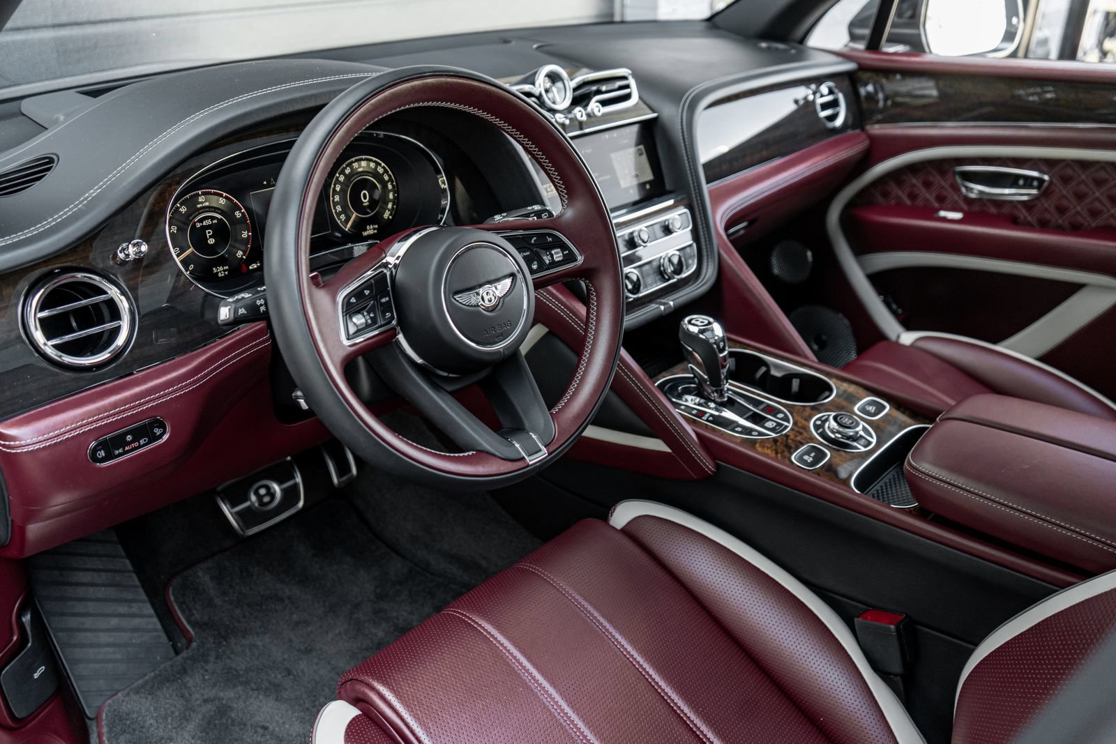 Certified 2024 Bentley Bentayga AWD/4WD image 29