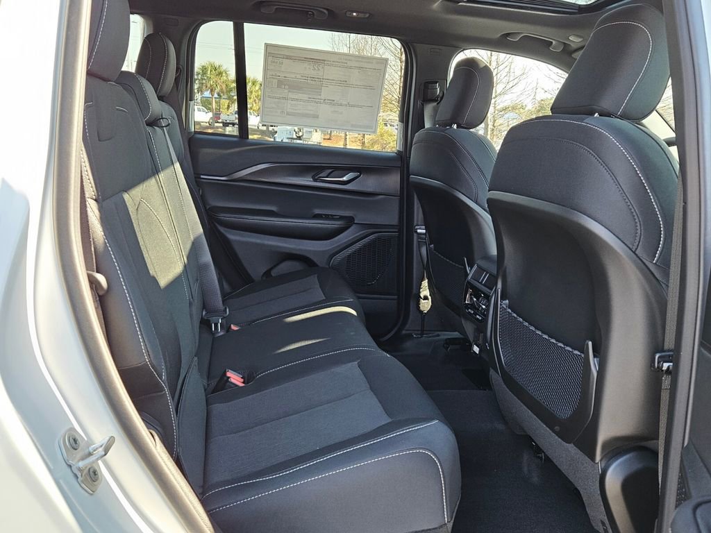 New 2025 Jeep Grand Cherokee Laredo X w/ Luxury Tech Group I image 14