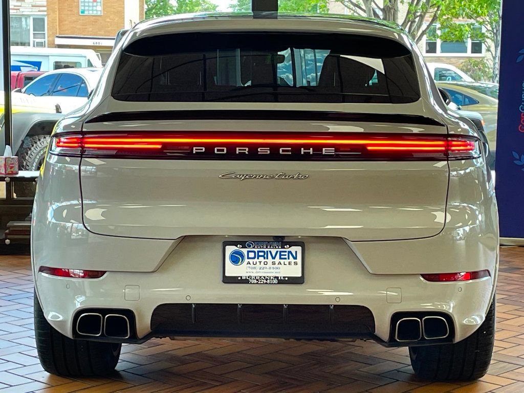 Used 2024 Porsche Cayenne Turbo AWD/4WD image 9