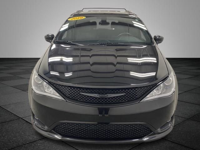 Used 2019 Chrysler Pacifica Touring-L Plus w/ S Appearance Package image 2