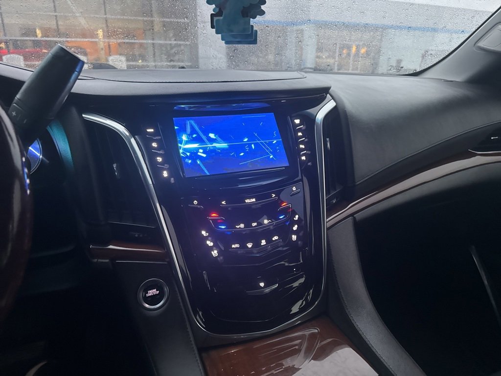 Used 2018 Cadillac Escalade Luxury image 9