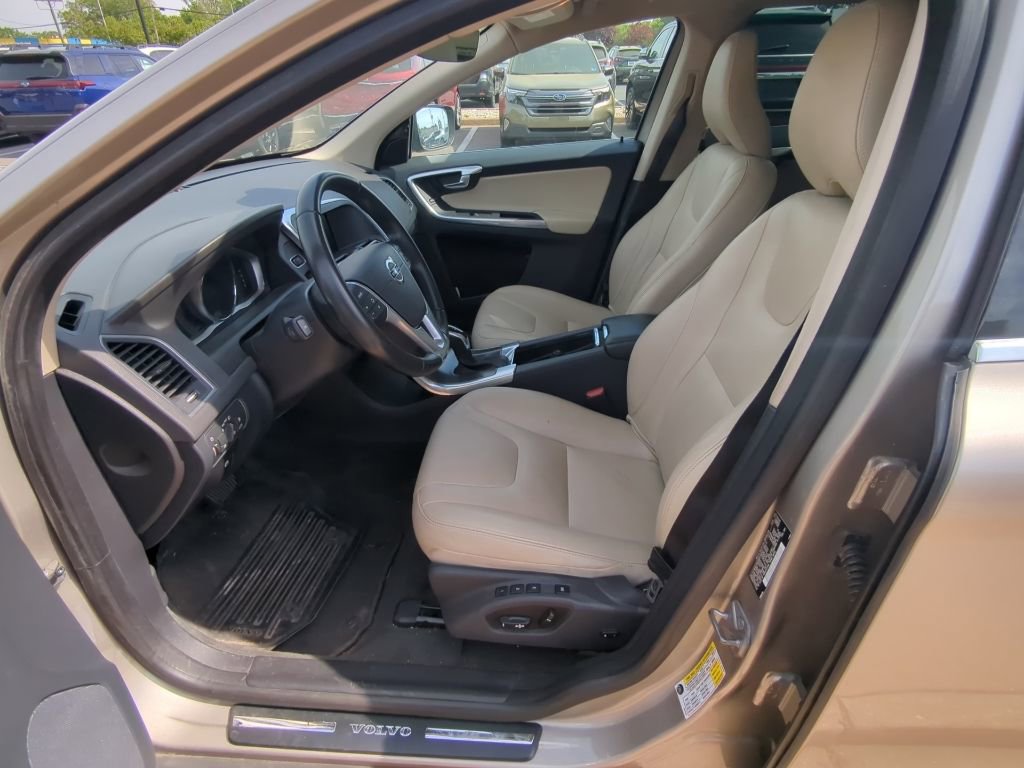 Used 2016 Volvo XC60 T6 w/ Proximity Package AWD/4WD image 10