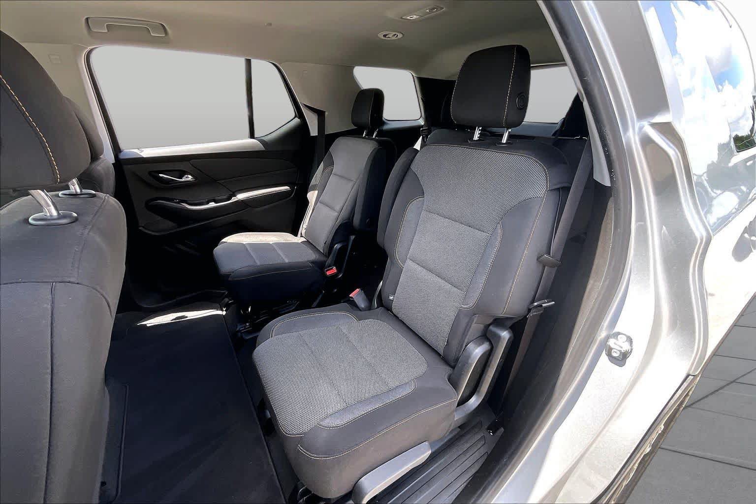 Used 2018 Chevrolet Traverse LT FWD image 15