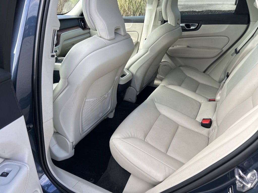 Used 2021 Volvo XC60 T5 Momentum w/ Advanced Package image 13