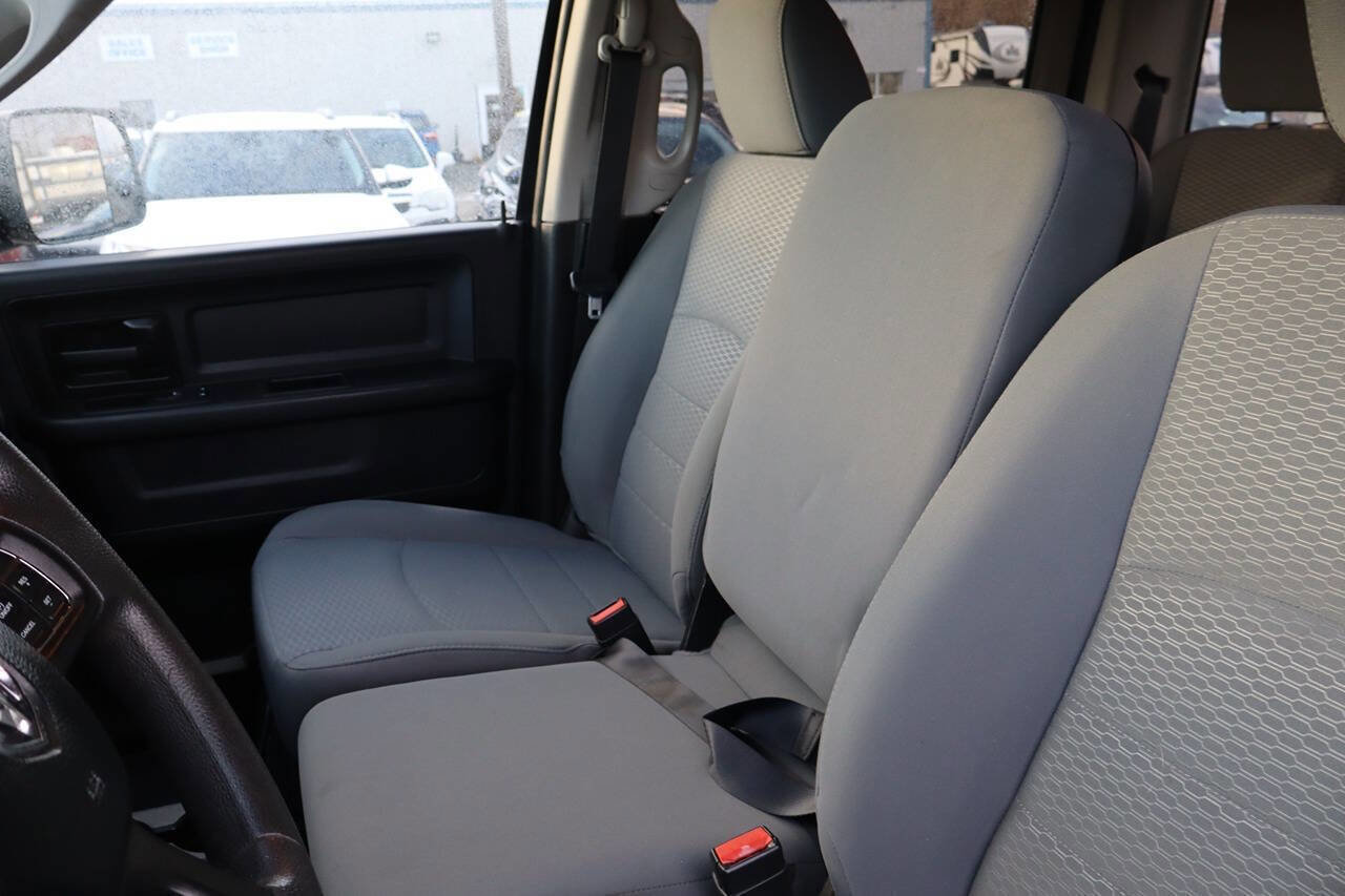 Used 2018 RAM 3500 Tradesman w/ Chrome Appearance Group image 16