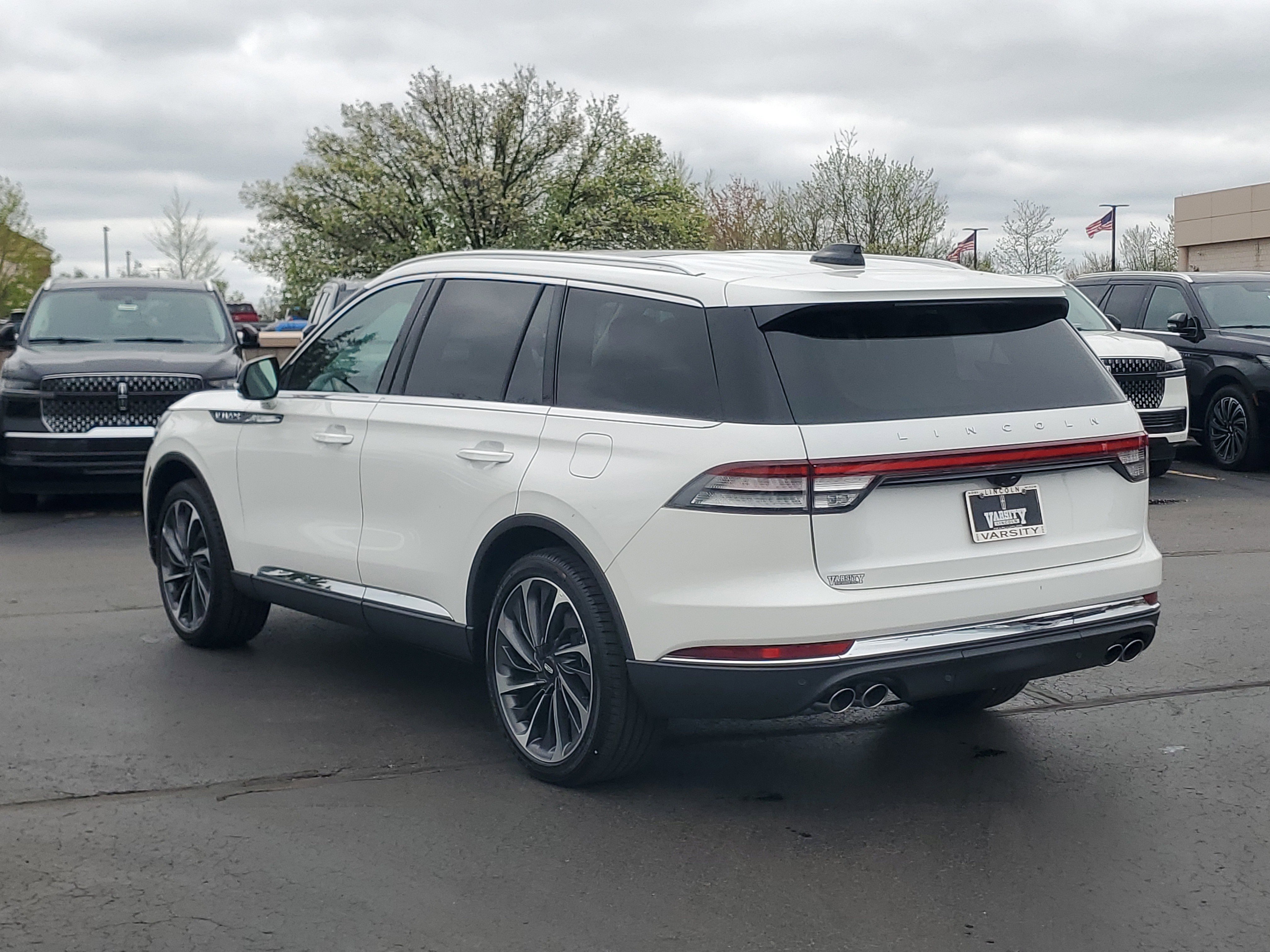 New 2026 Lincoln Aviator Reserve AWD/4WD image 3