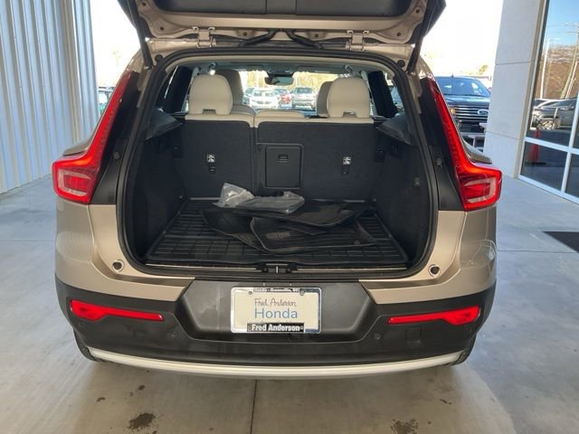 Used 2024 Volvo XC40 B5 Plus w/ Protection Package Premier image 19