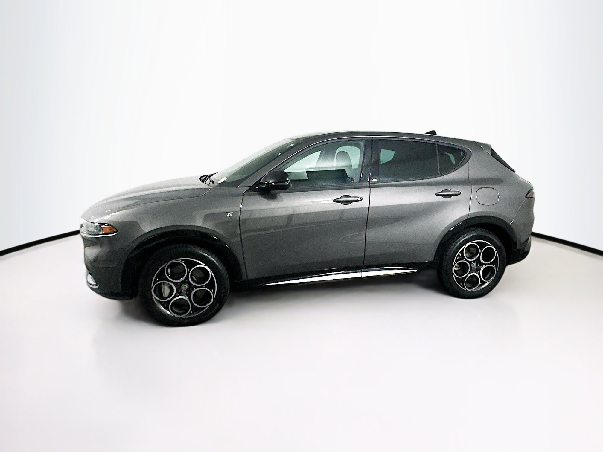 Used 2024 Alfa Romeo Tonale Ti w/ Premium Interior Package image 4
