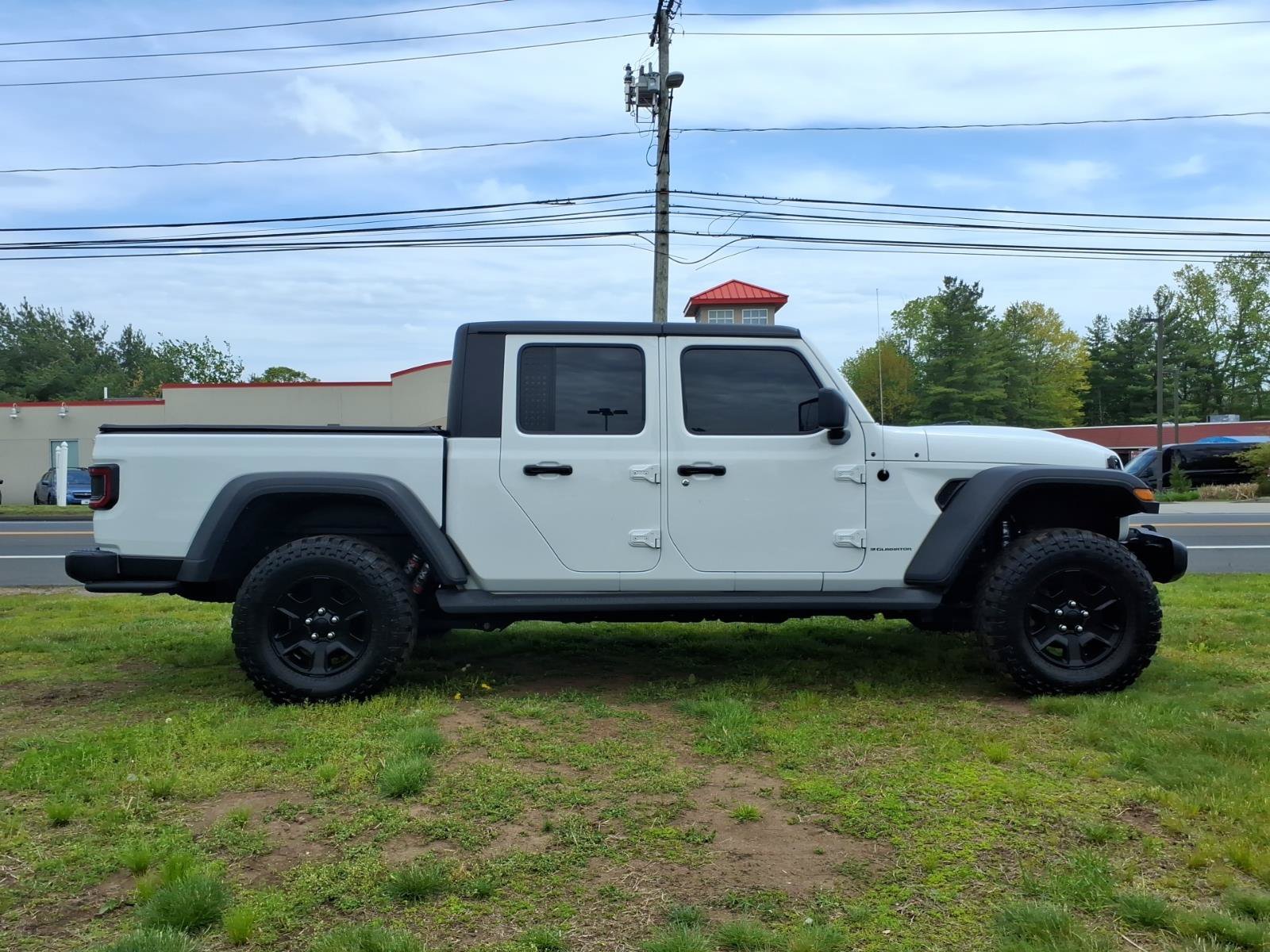 Used 2023 Jeep Gladiator Mojave w/ Cold Weather Group AWD/4WD image 4