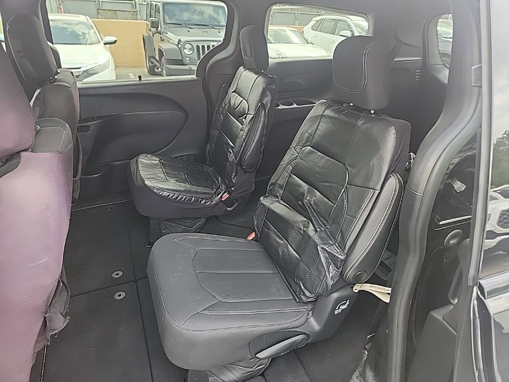 Used 2019 Chrysler Pacifica Touring Plus w/ Advanced Safetytec Group FWD image 11