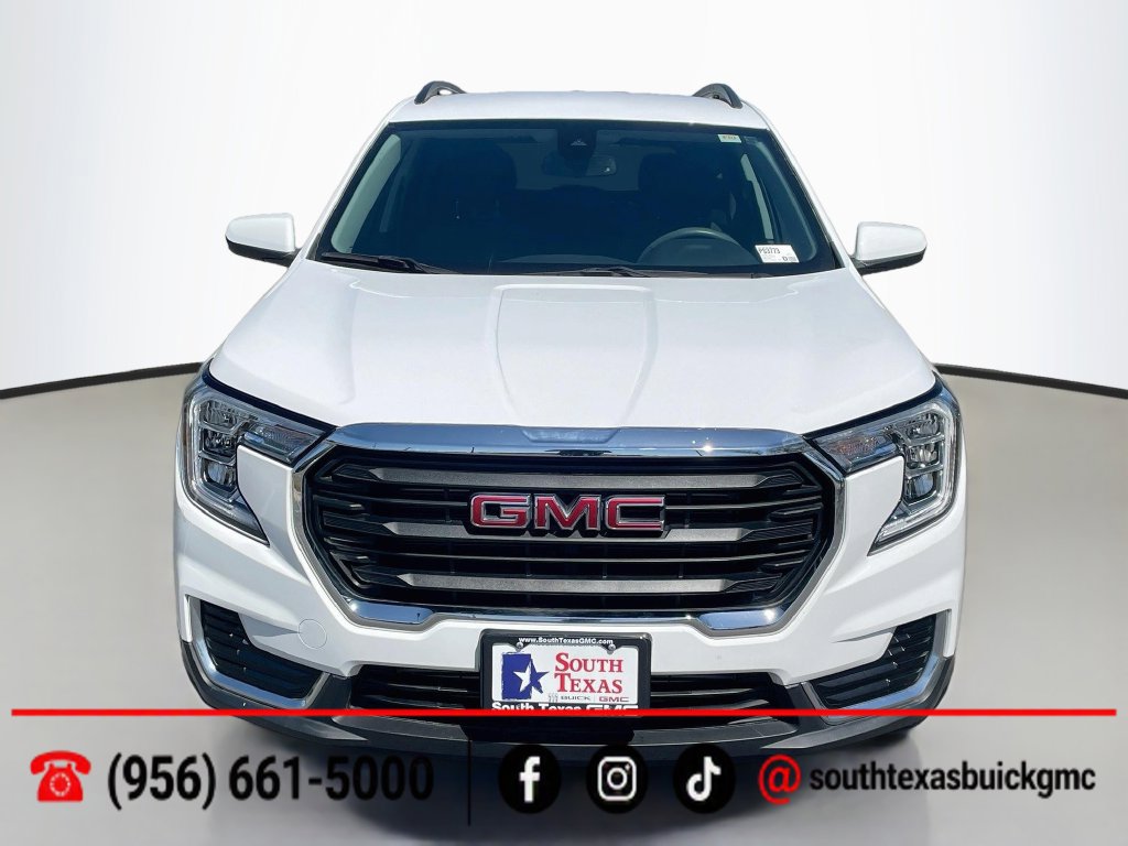 Used 2022 GMC Terrain SLE w/ Driver Convenience Package FWD image 2