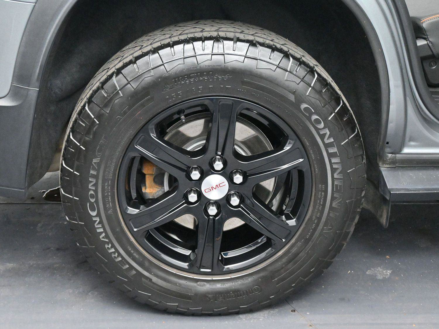 Used 2023 GMC Acadia AT4 w/ Technology Package image 42