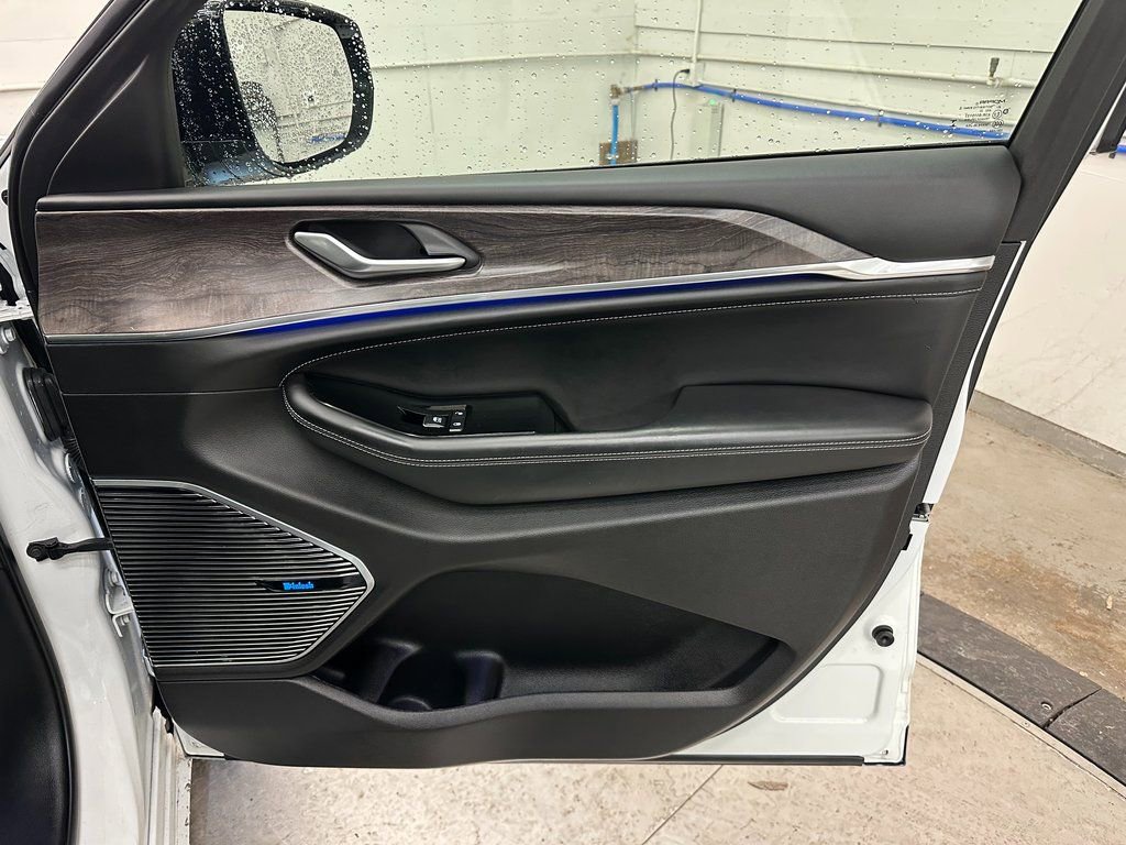 Used 2022 Jeep Grand Cherokee Overland image 34