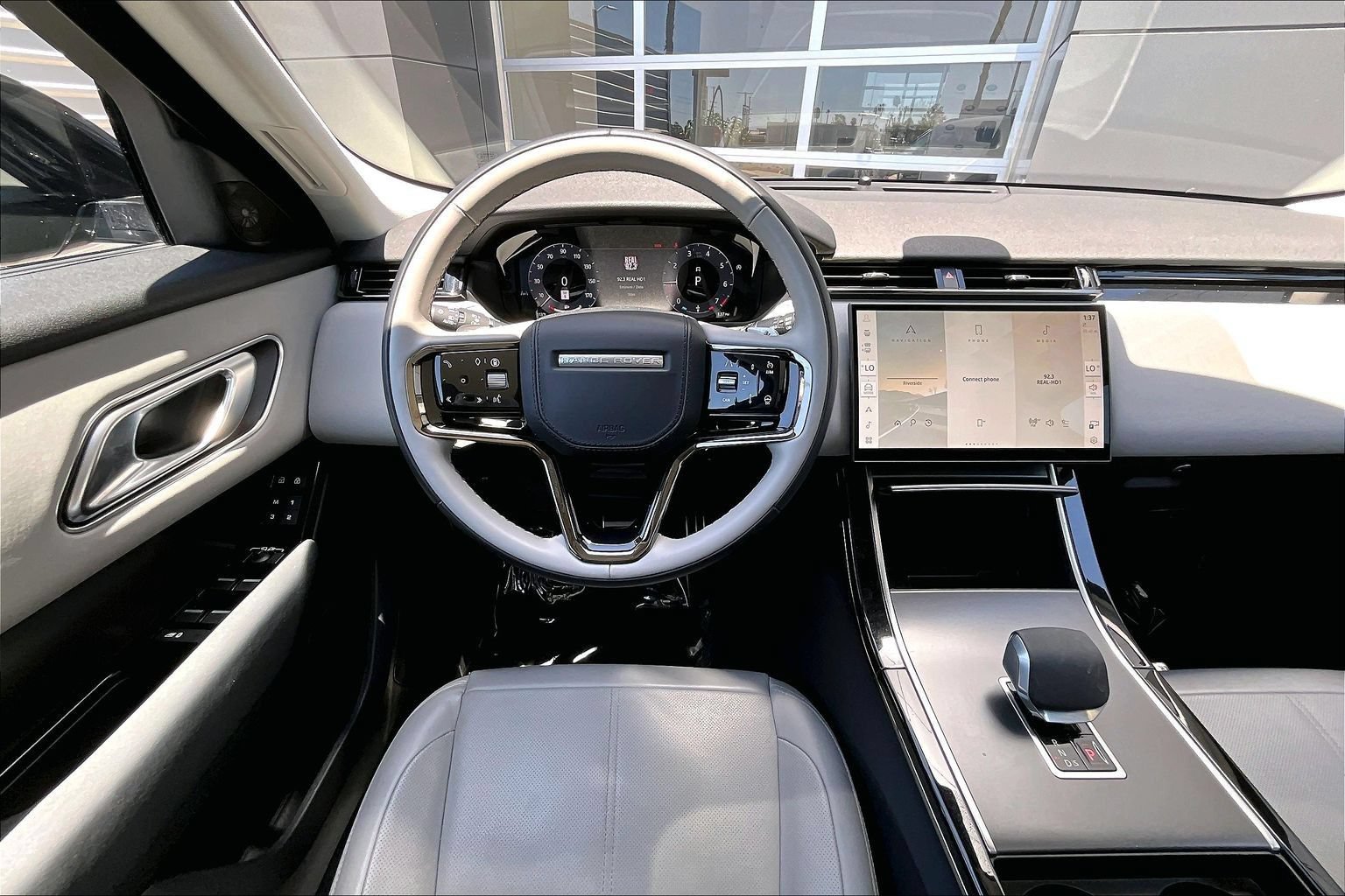 Certified 2025 Land Rover Range Rover Velar Dynamic SE AWD/4WD image 5