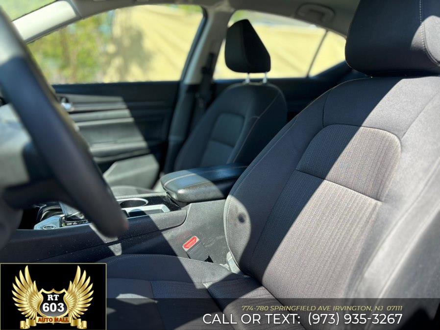 Used 2024 Nissan Altima 2.5 SV FWD image 13