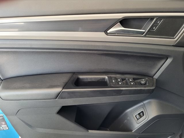 Used 2020 Volkswagen Atlas Cross Sport SE w/ Panoramic Sunroof Package FWD image 18