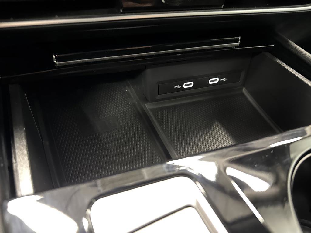 Used 2024 Volkswagen Atlas SEL Premium R-Line image 24