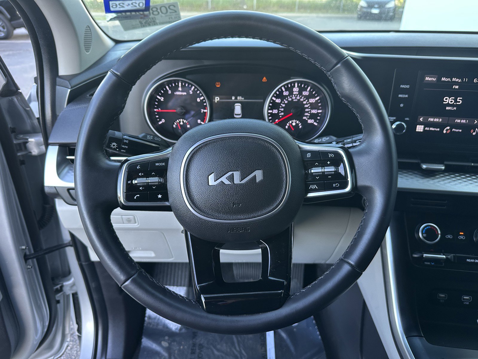 Used 2023 Kia Carnival LX FWD image 14