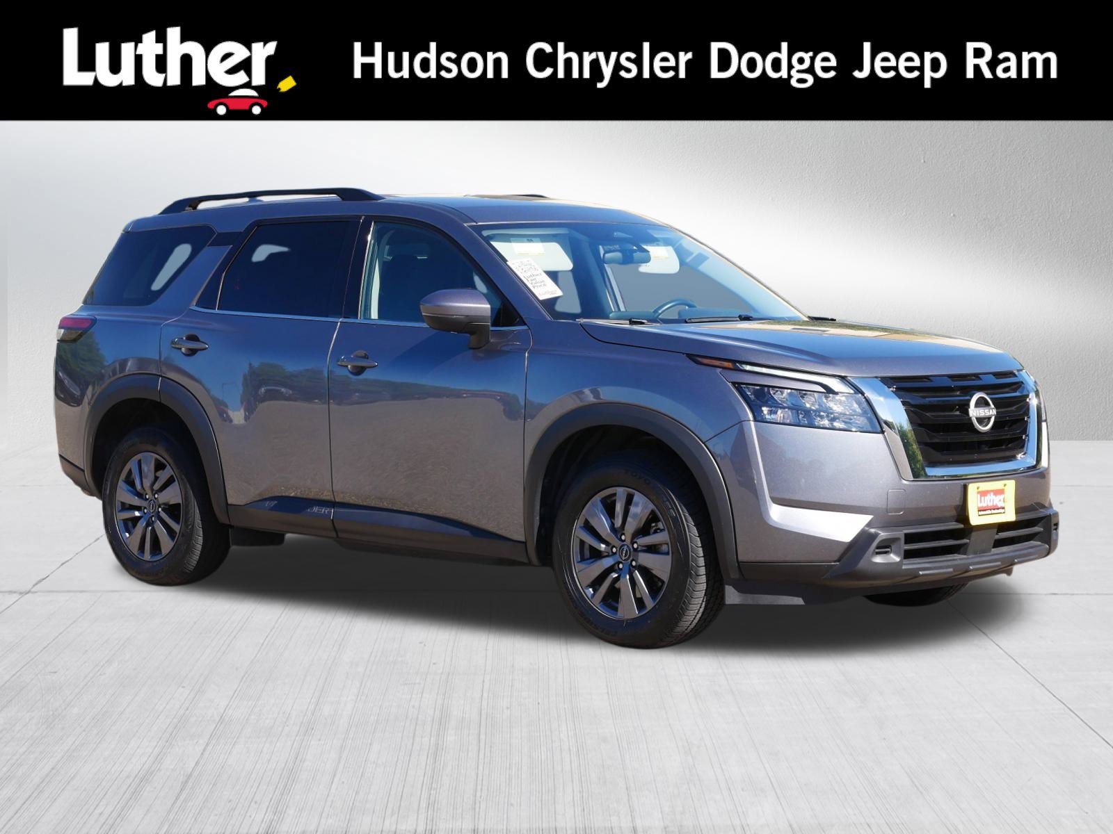 Used 2025 Nissan Pathfinder SV image 1