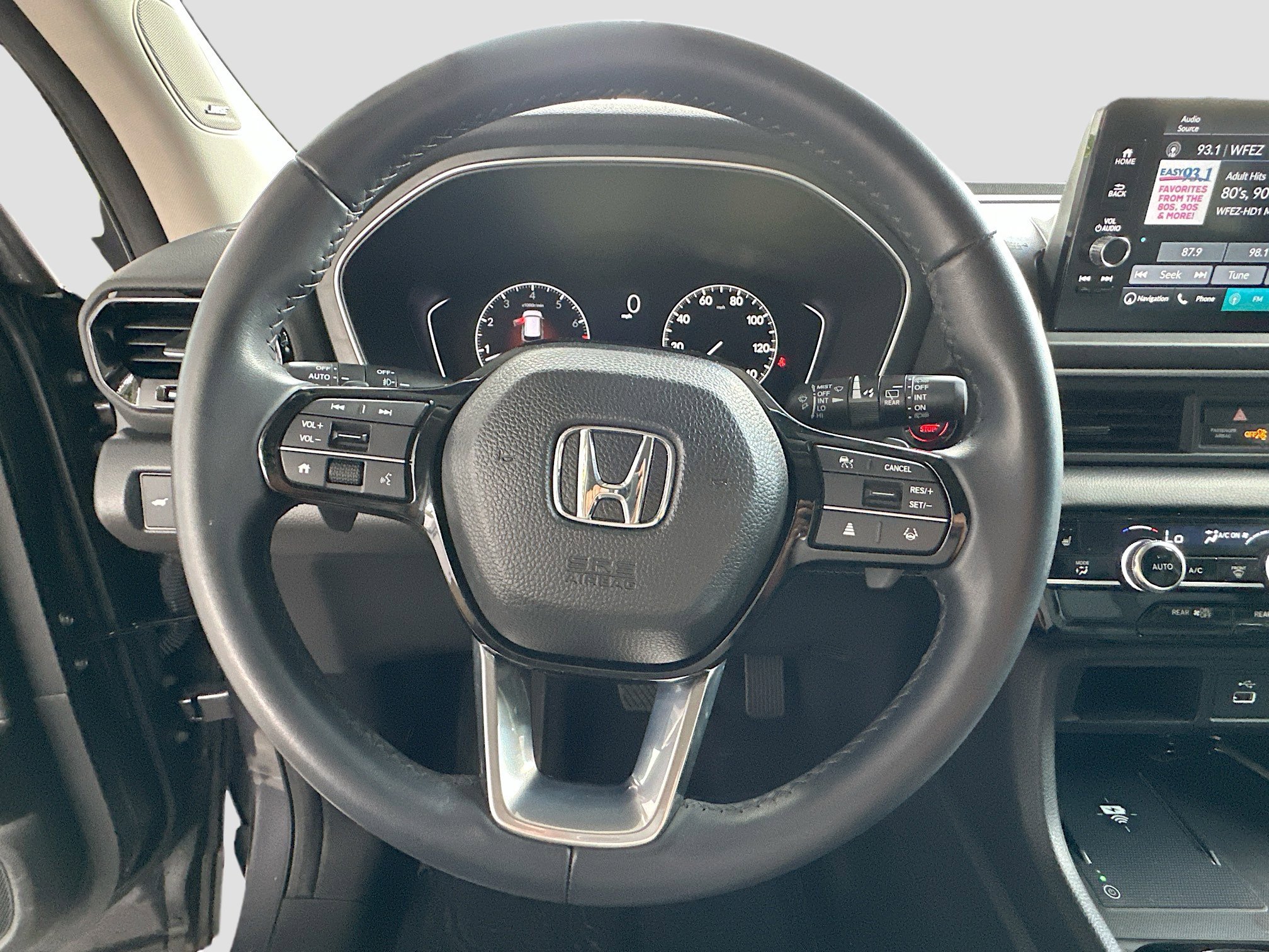 Used 2023 Honda Pilot Touring image 11