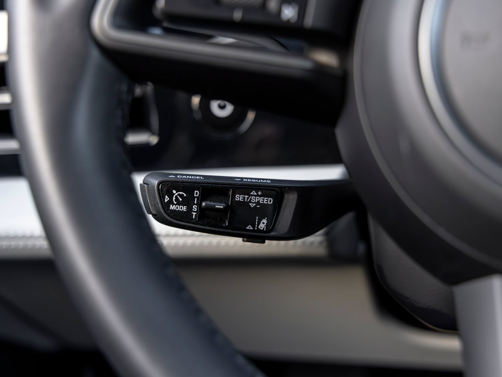 Certified 2025 Porsche Taycan AWD/4WD image 31
