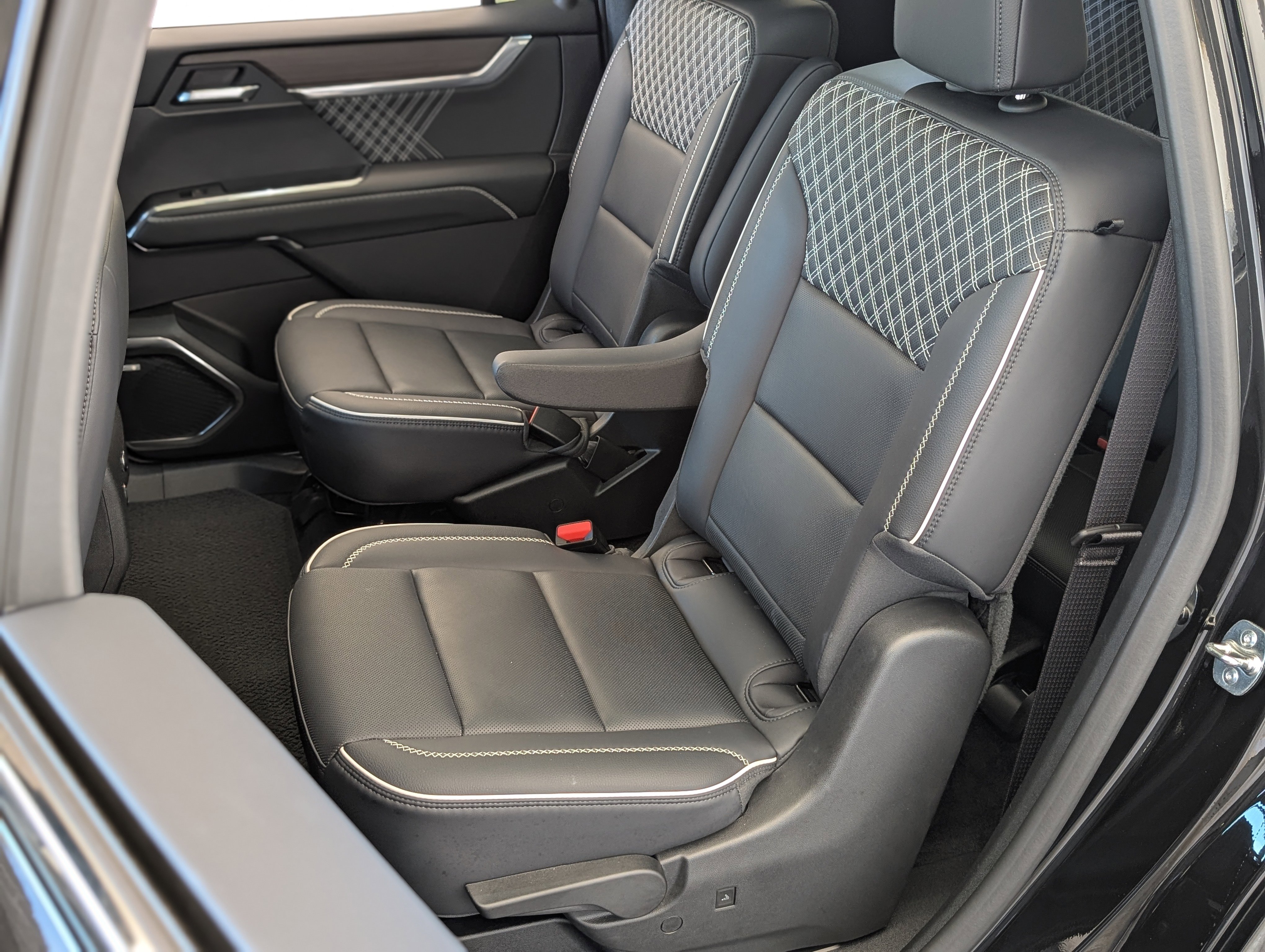 Used 2024 GMC Acadia Denali w/ Super Cruise Package image 18