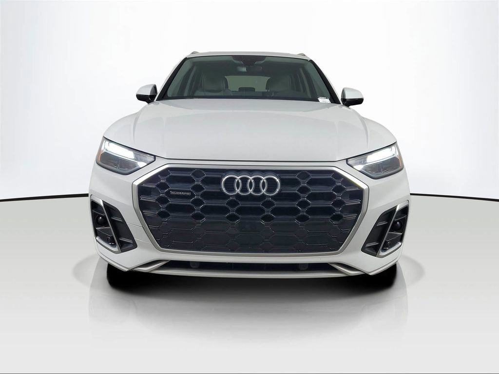 Used 2024 Audi Q5 2.0T Premium w/ Convenience Package image 2