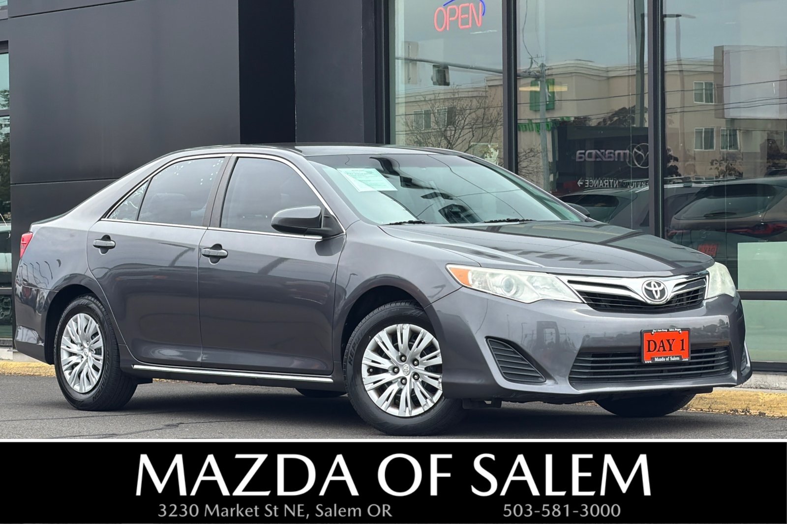 Used 2014 Toyota Camry LE FWD image 1
