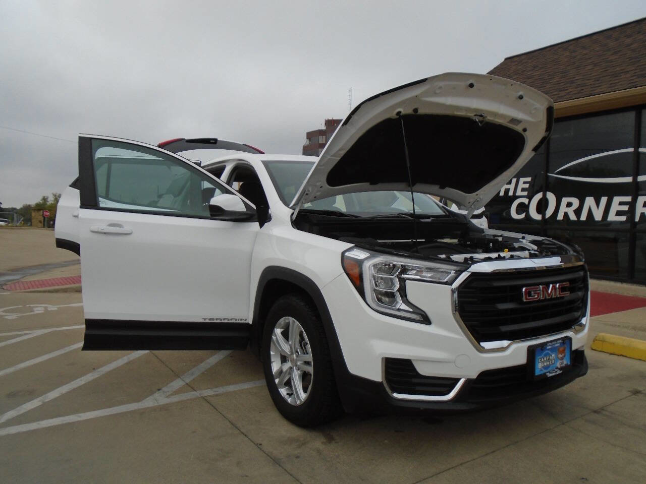 Used 2024 GMC Terrain SLE FWD image 20