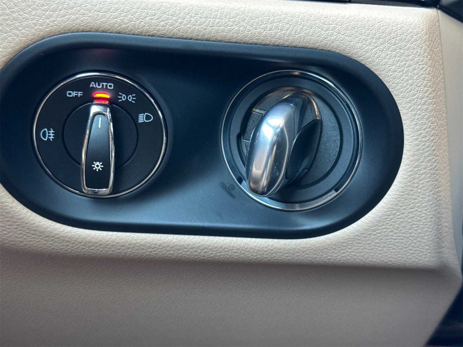 Used 2025 Porsche Macan image 31