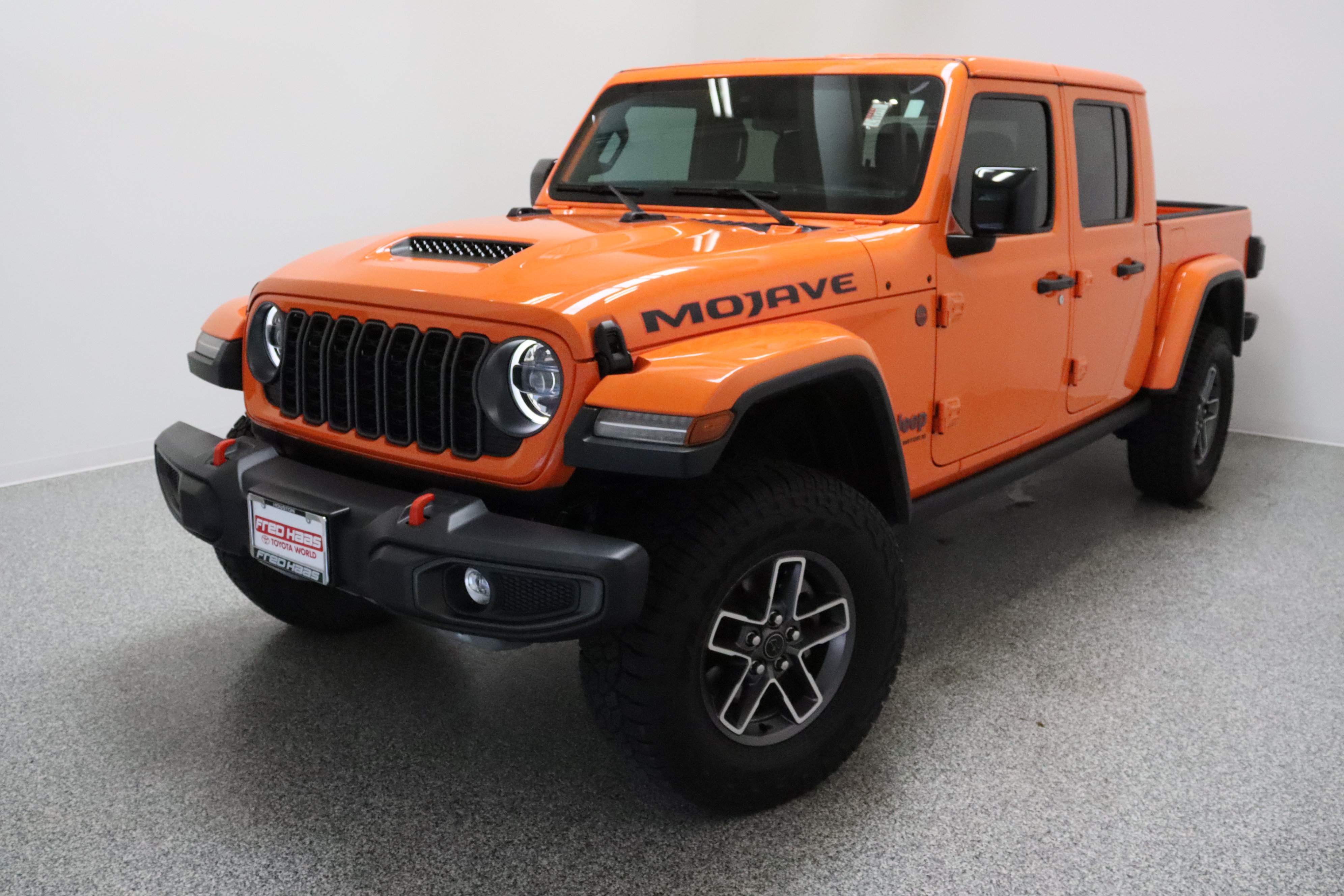 Used 2025 Jeep Gladiator Mojave w/ Convenience Group AWD/4WD image 2