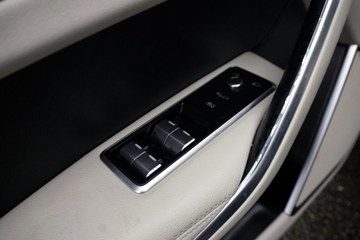 Used 2025 Jaguar F-PACE R-Dynamic S image 15