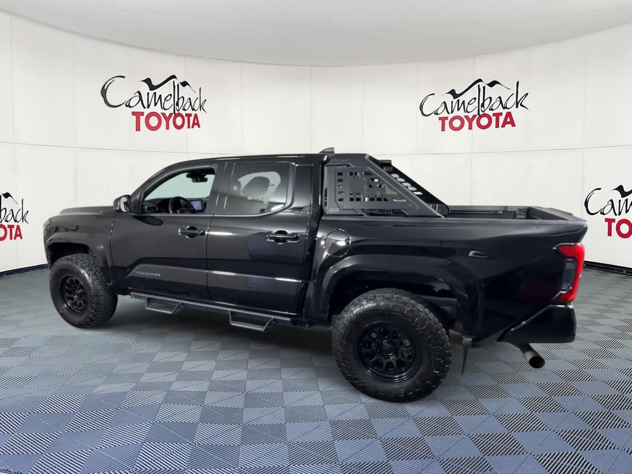 Used 2025 Toyota Tacoma SR5 AWD/4WD image 9