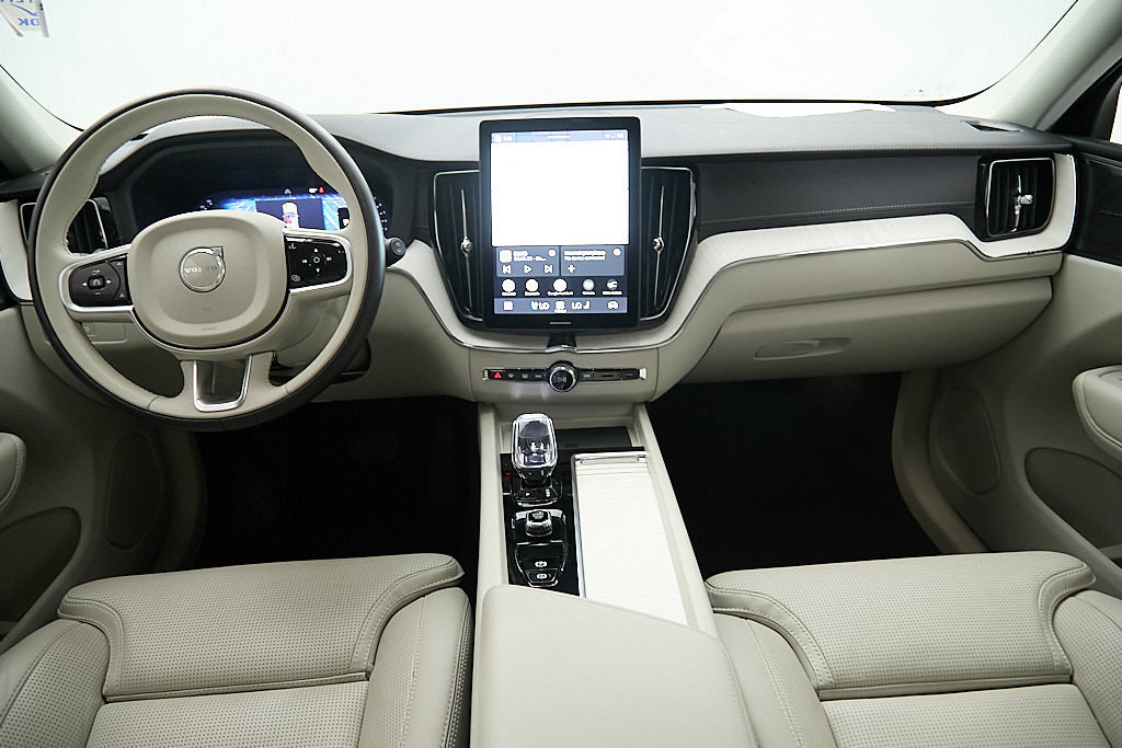 Certified 2026 Volvo XC60 B5 Ultra AWD/4WD image 26