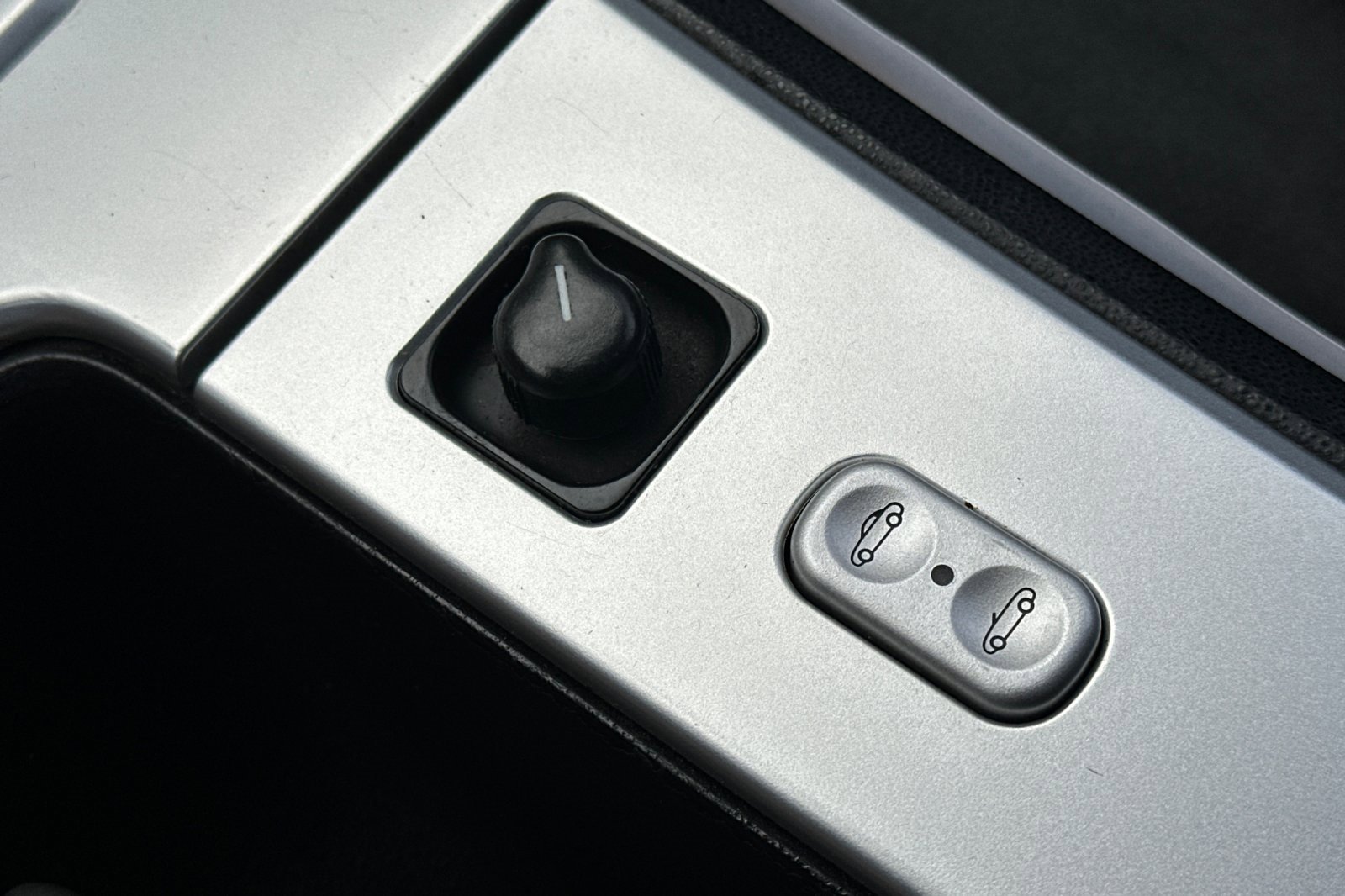 Used 2005 Chrysler Crossfire SRT-6 image 24