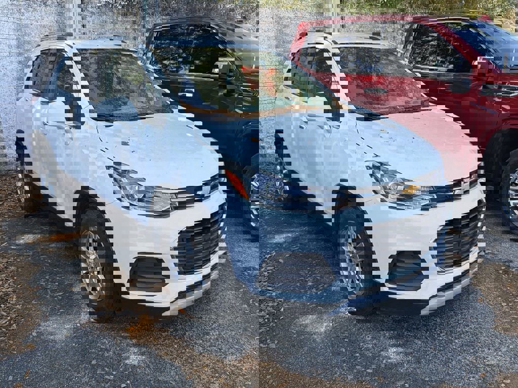 Used 2019 Chevrolet Trax LT w/ LT Convenience Package image 1