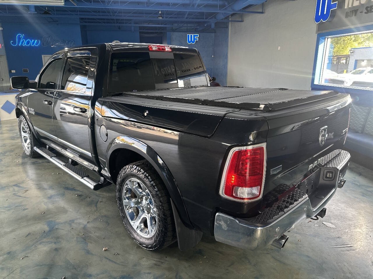 Used 2017 RAM 1500 Laramie AWD/4WD image 12