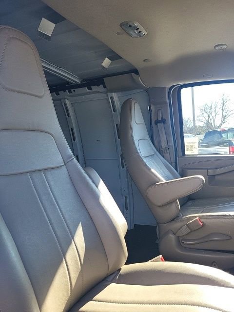 Used 2024 GMC Savana 2500 Extended w/ Driver Convenience Package RWD image 22