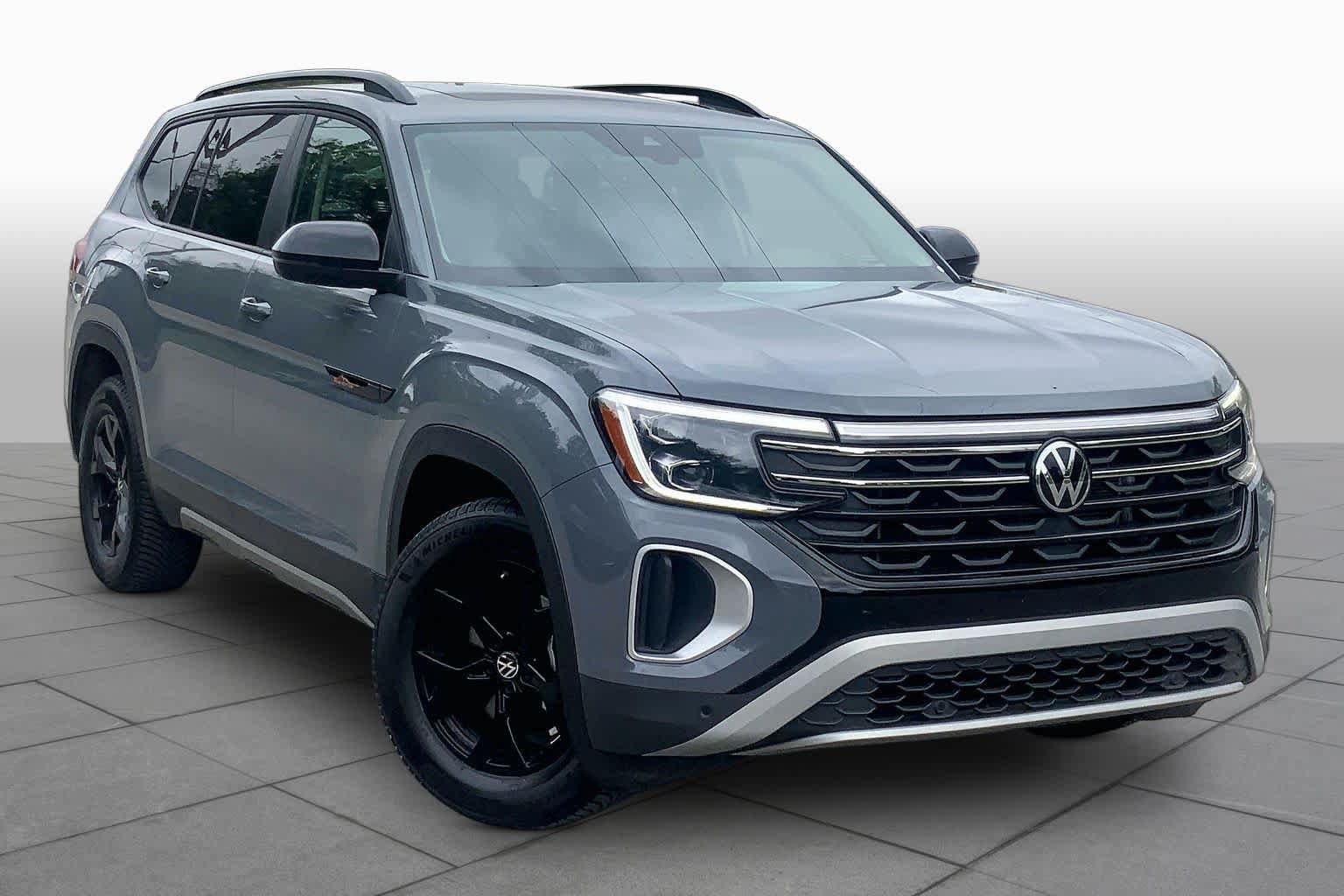 Used 2024 Volkswagen Atlas Peak Edition SE AWD/4WD image 3