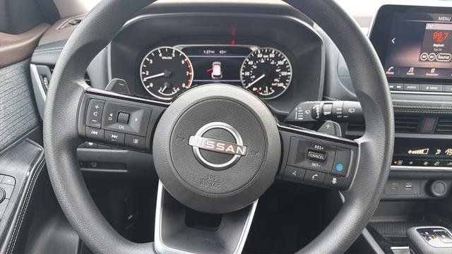 Used 2023 Nissan Rogue SV image 39