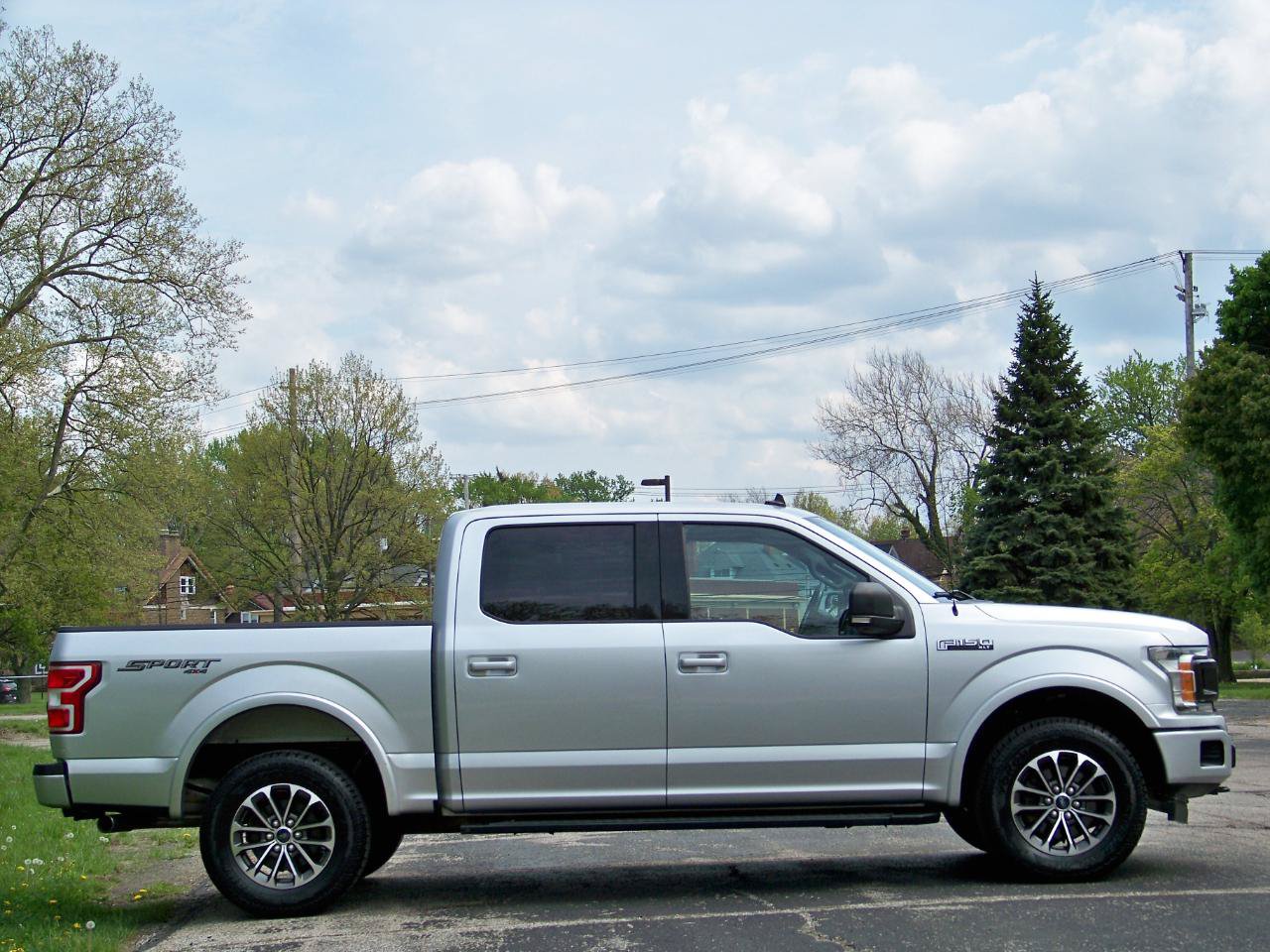 Used 2019 Ford F150 XLT w/ Equipment Group 302A Luxury AWD/4WD image 9